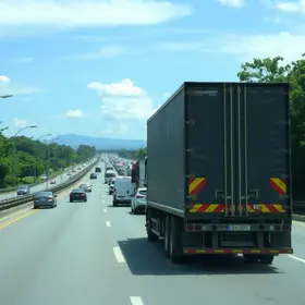 carreta atravessada Rod. dos Bandeirantes