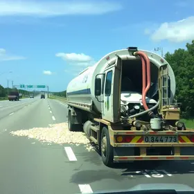 carreta carregada com 47 toneladas de adubo